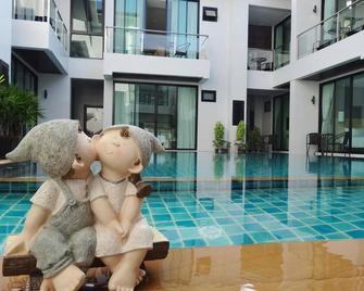 Good Day Phuket Boutique Bed and Breakfast - Wichit - Pool