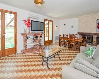 Gorgeous Home In Briare With Sauna - Briare - Wohnzimmer