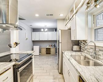 2 Mi to Lake Home with Game Room, Pool and Fast WiFi! - Wichita Falls