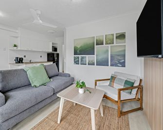 Mackay Seabreeze Apartments - Mackay - Living room