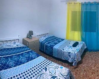 A Beautiful Spacious Two Bedroom Apartment Cb8ev - Alicante - Habitación