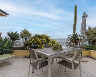 Holiday Home Terrazzo sul Mare by Interhome - Cipressa - Balcón