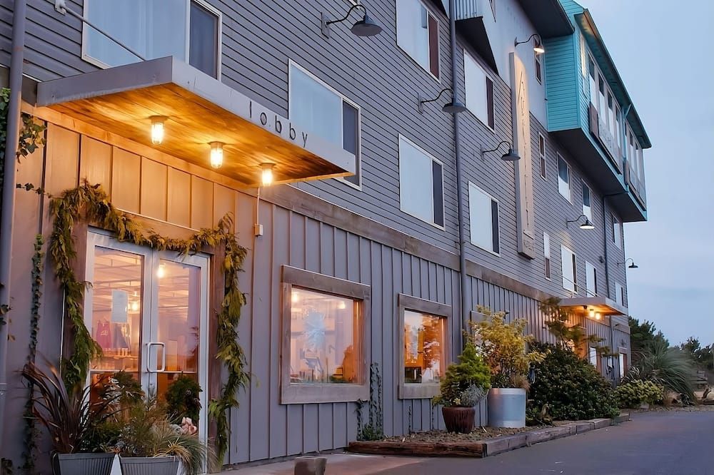 Beach Lover's Paradise! Indoor Pool, 2 Relaxing Units near Long Beach Peninsula! - Long Beach - Budova