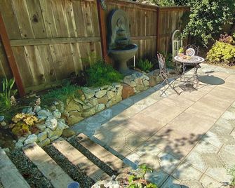Unique Brand New Apartment in 1920's Home - Vallejo - Patio