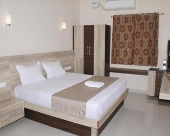 Jeyam Residency - Dindigul - Bedroom