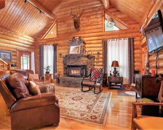 Private lodge Black Hills, kids10yrs free, Custer Rushmore call 4 10 Grp rates - Hermosa - Sala de estar