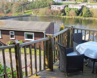Fabulous little hideaway Lodge on a country holiday park near Caernarfon - Caernarfon - Balcon