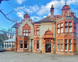 Sure Hotel by Best Western Reading - Reading - Building