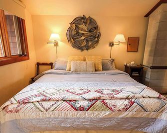 Deer Run Chalet - Alpine Style Retreat in Mazama - Winthrop - Bedroom