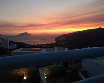 Cycladic house facing the most beautiful sunset of Amorgos - Aegiali - Balcón