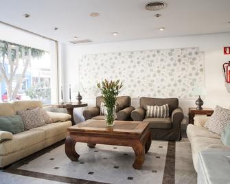 Hotel El Faro Marbella - Marbella - Living room