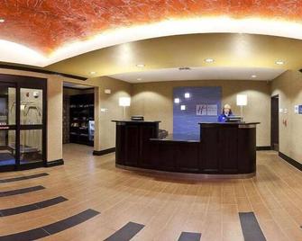 Holiday Inn Express & Suites Odessa - Odessa - Front desk