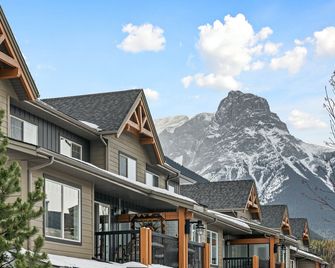 3 Bedroom Rocky Mountain Retreat - Dead Man's Flats - Edificio