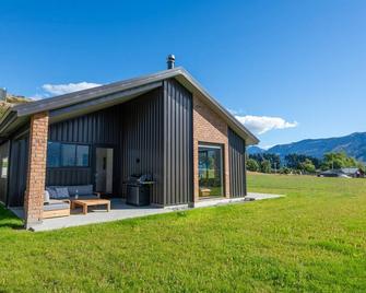 Earnslaw View, new build 3 bedroom holiday home - Glenorchy
