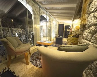 Fedora Alacati - 切什梅