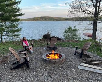 Amazing Lakefront Getaway! - Aitkin - Patio