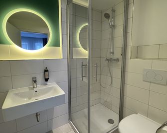 Hotel Xenia - Flensburgo - Baño