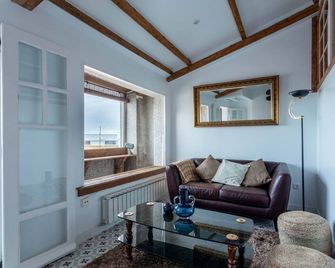Penthouse with terrace and sea views. - A Coruña - Wohnzimmer