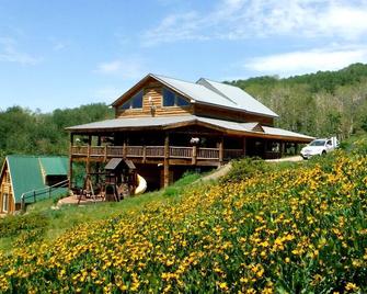 High Mountain Cabin, Spectacular Views, Minutes from Park City + Bunk House - Coalville - Edificio