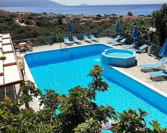 Apartments Jota - Samos - حوض السباحة