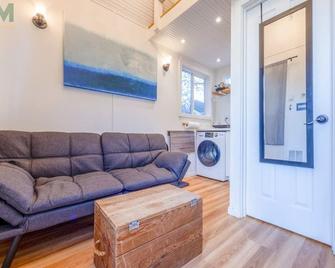 Handcrafted Tiny House - Cozy Stay, Central Spot - Seattle