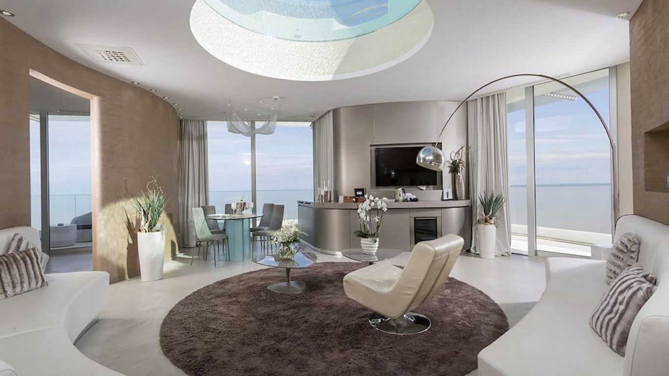 Hotel Waldorf- Premier Resort