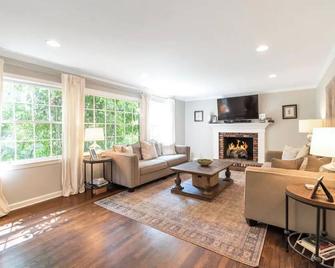 Emory Luxury-- Family Friendly, Prime Location! - Atlanta - Sala de estar