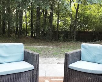 Carolina Cottage (Close to shopping, restaurants and area military bases) - Jacksonville - Patio