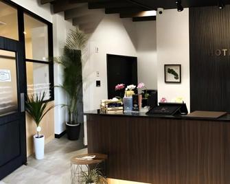 Hotel Win - Imari - Front desk