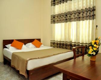 Airport Green View Resort - Negombo - Bedroom