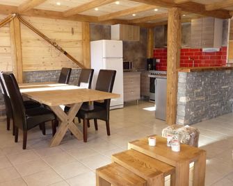 Cozy chalet in La Toussuire, 8 pers, parking, pets allowed - Fontcouverte-la Toussuire - Salle à manger