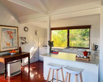 Lost in the Vines - Mclaren Vale - Kitchen