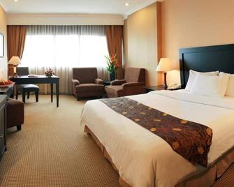 Danau Toba Hotel International - Medan - Bedroom