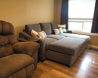 Remodeled Albany 1BDRM, modern, pet friendly fenced yard, work station, laundry! - Albany - Obývací pokoj