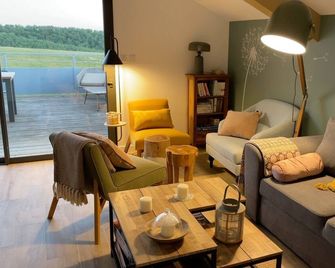 Hitton Séjours Nature - Biran, Gers - Living room