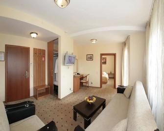 How Boutique And Hotel - Cluj - Sala de estar