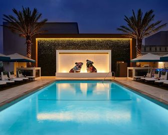 Vista Double Suite at The London West with Complimentary À La Carte Breakfast - West Hollywood - Pool
