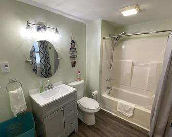 New Remodel |close Lake&park|wine Country|family/Pet Friendly|a/C|wi-Ficable - Geneva - Bathroom