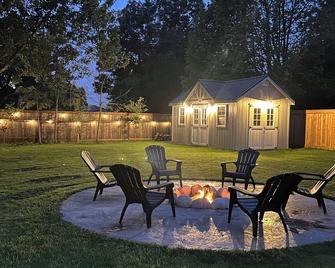 Cottage at the lake,Long Point Bay. Campfires, Beaches, trails and Wineries - Long Point - Patio