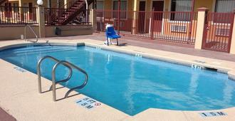 Deluxe Inn Airport - McAllen - Pool