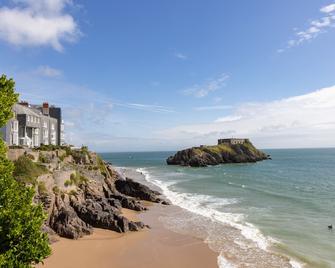 The Imperial Hotel - Tenby - Beach