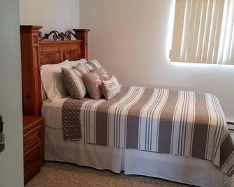 Lake Erie Green Cove Getaway - Oak Harbor - Bedroom