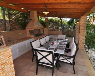 A Modern Peaceful Place With A Private Pool, Garden And Bbq - Theologos - Patio