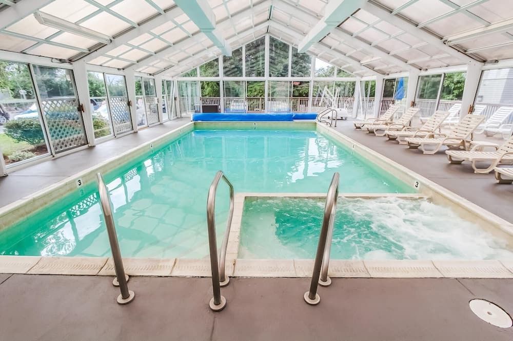 Oceancliff I & II - Newport - Piscine