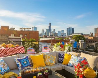 Huge! 3br Private Home+garage+360° Roof Deck+hot Tub+ev+sleeps 12 - Chicago - Balcony