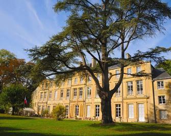 Chateau des Chevaliers de Grand Tonne - Moulins-en-Bessin - Edificio