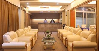 Hotel Afford Inn - Dhaka - Front desk