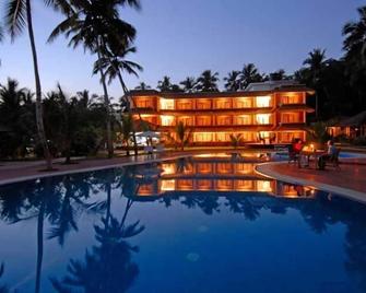 Abad Harmonia Ayurvedic Beach Resort - Thiruvananthapuram - Pool