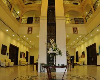 The Convention Center & Royal Suites Hotel - Kuwait City - Hành lang