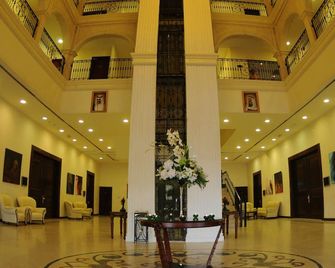 The Convention Center & Royal Suites Hotel - כווית סיטי - לובי